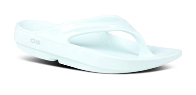 Sandalias de tiras Oolala para mujer de Oofos (1400-Ice)