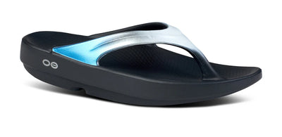 Sandalias con tiras Oolala para mujer de Oofos (1400-Frost)