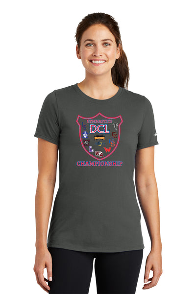Campeonato de gimnasia DCL: camiseta de cuello redondo de algodón y poliéster Nike Dri FIT para damas (NKBQ5234)