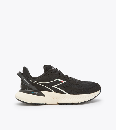 Diadora Womens Mythos Blueshield Volo 3- Black/Whisper White (101.179088-01)