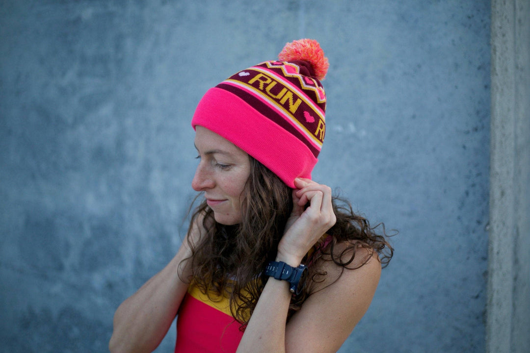 Gorro con pompón de Relay Active (arándano y rosa neón)