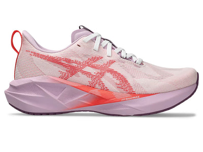 Asics Novablast 5 para mujer - Blanco/Arrecife de coral