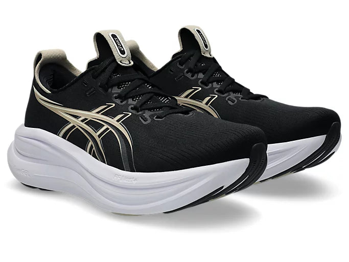 ASICS GEL-NIMBUS 28 Wide para mujer - NEGRO/GRIS PLUMA