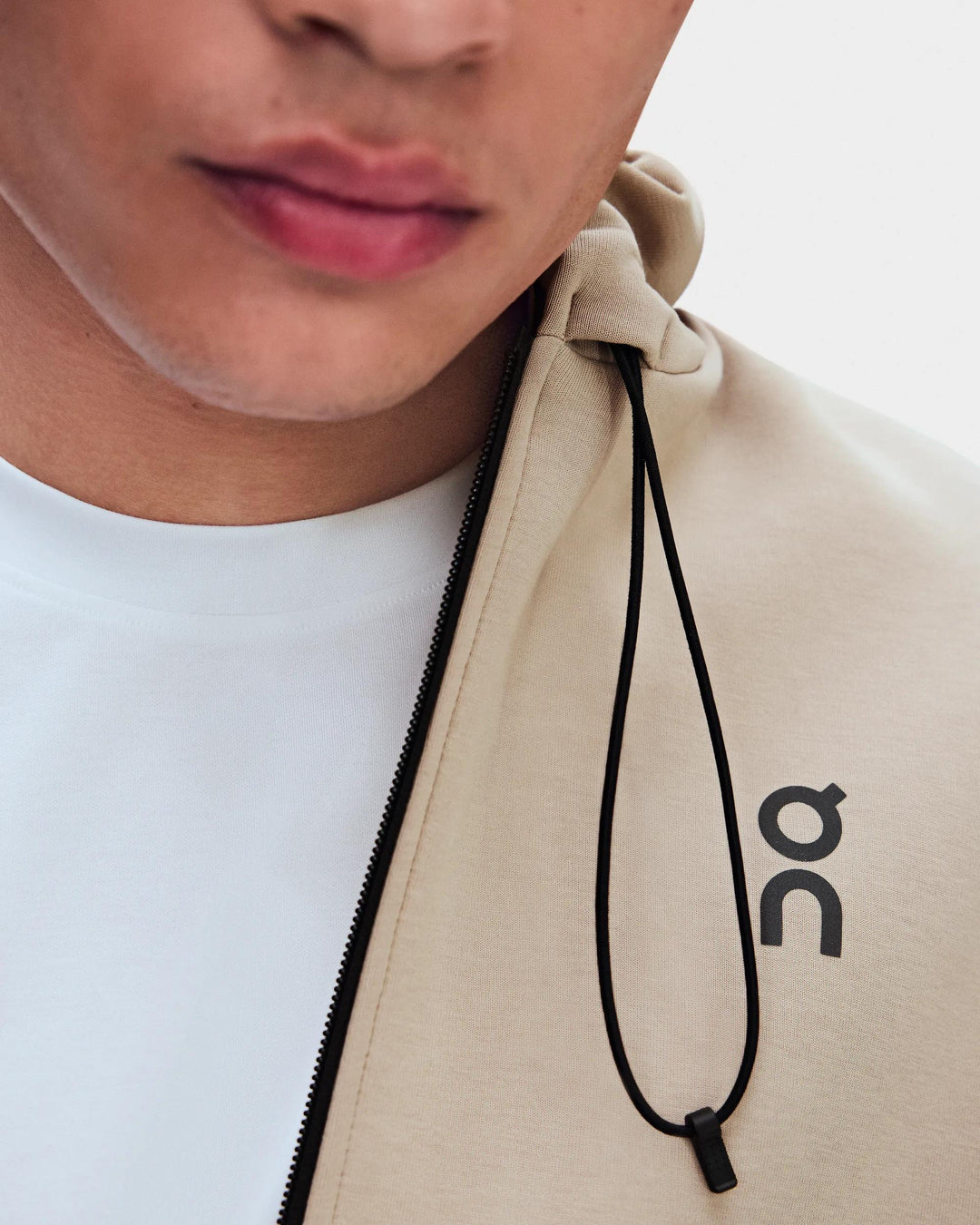ON Men's Focus Tech Zip Hoodie - Desert
