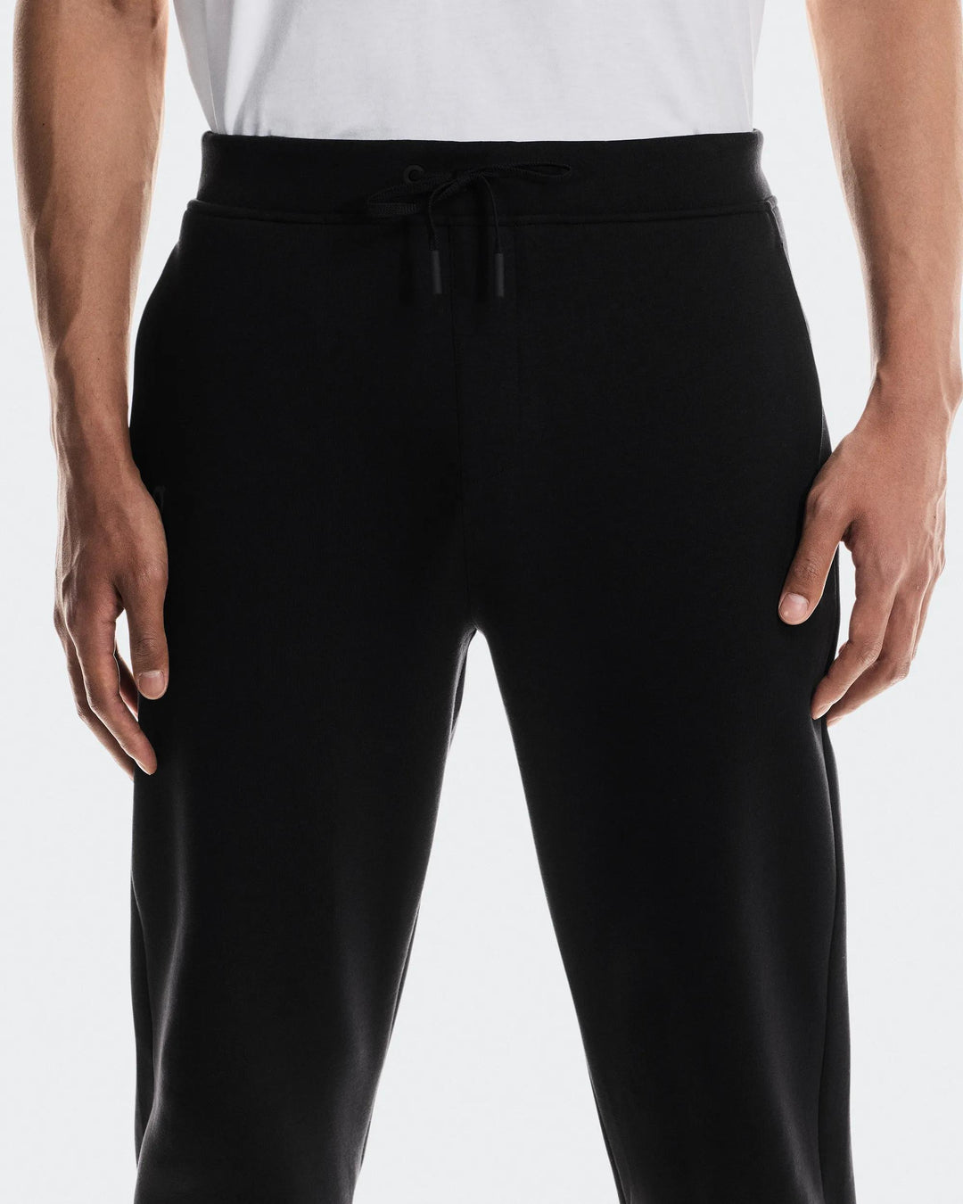 ON Men's Focus Tech Sweatpants - Black
