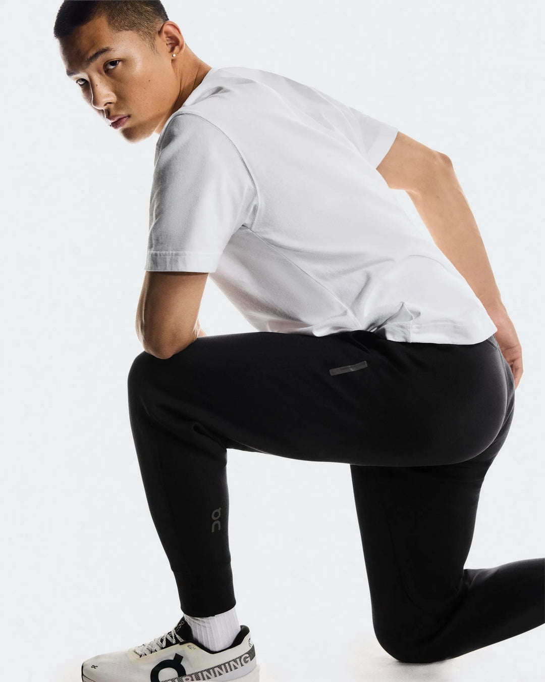 ON Men's Focus Tech Sweatpants - Black