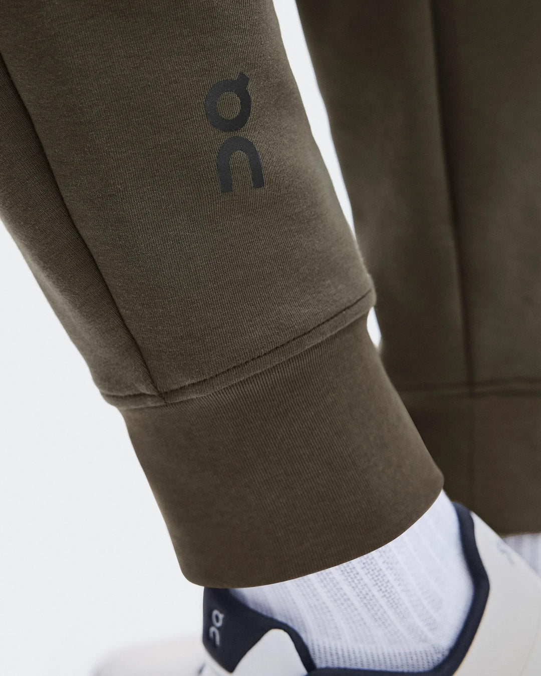 ON Men's Focus Tech Sweatpants - Bark