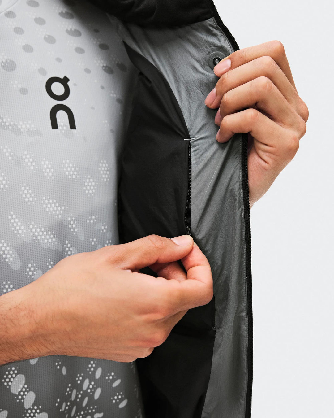ON Men's Performance Volt Vest - Glacier