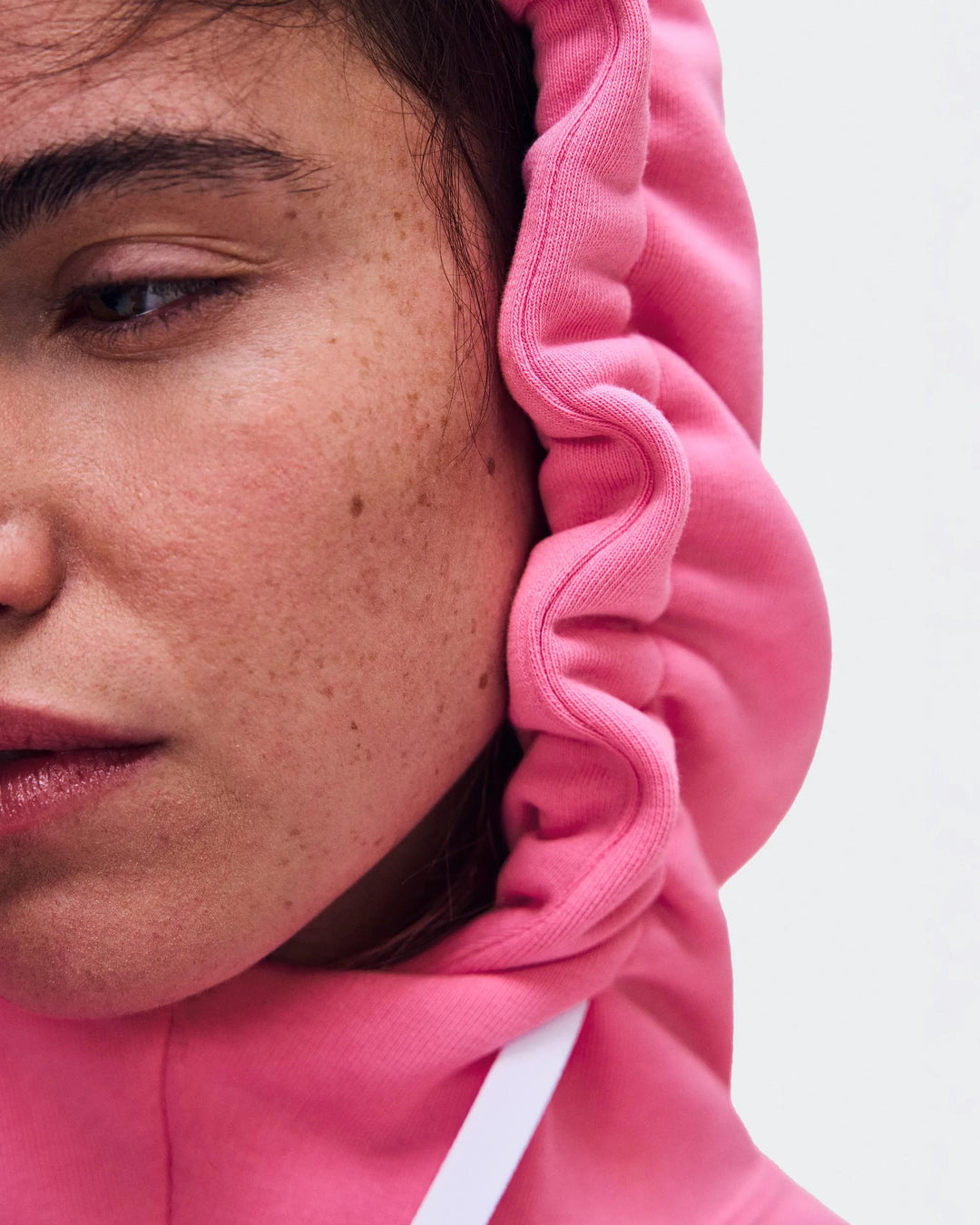 ON Women's Club Hoodie 1 - Bubblegum