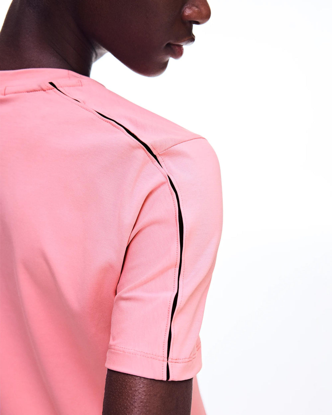 ON Women's Focus-T - Magnolia