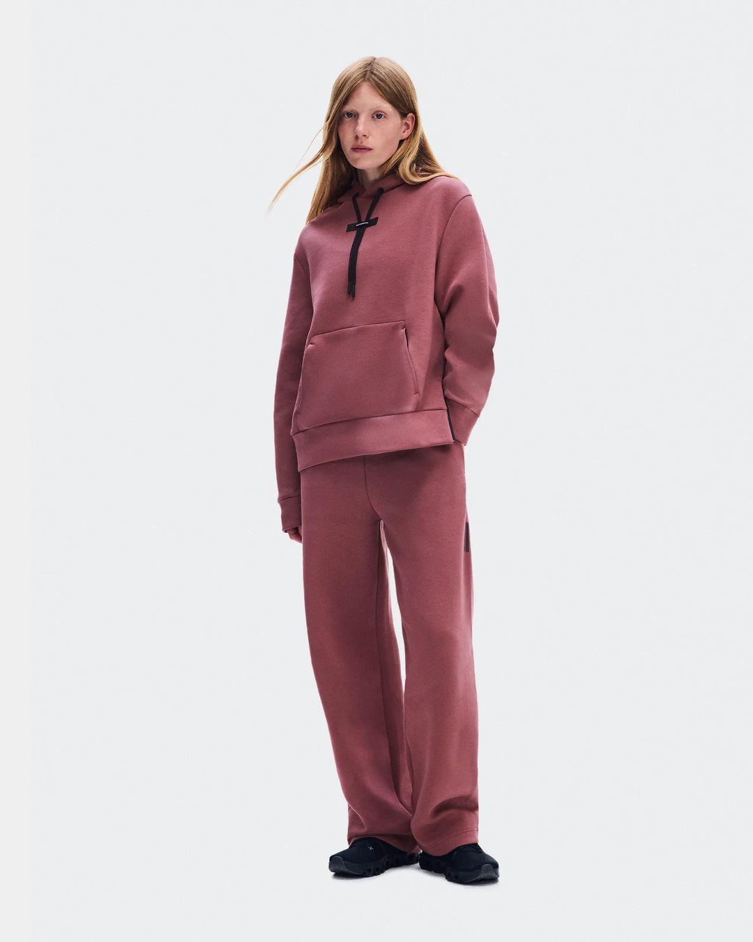 ON Women's Focus Tech Hoodie - Barberry