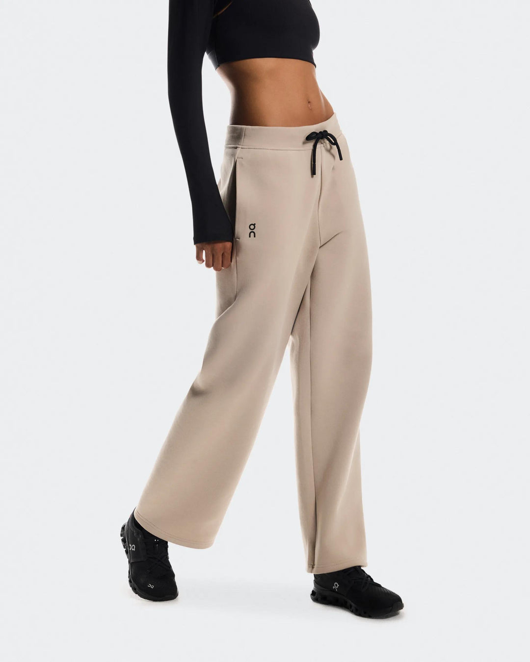 ON Women's Focus Tech Sweatpants - Desert