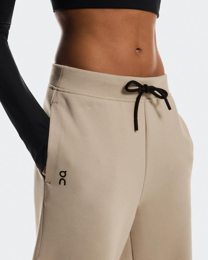 ON Women's Focus Tech Sweatpants - Desert