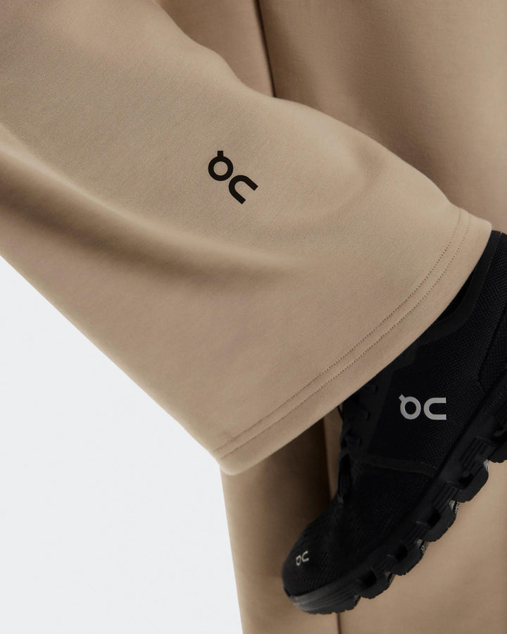 ON Women's Focus Tech Sweatpants - Desert