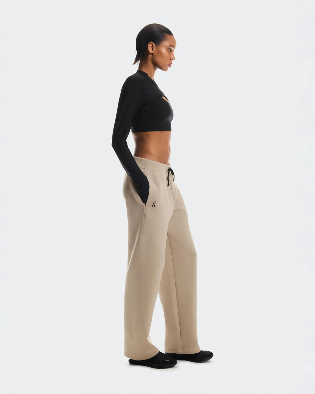 ON Women's Focus Tech Sweatpants - Desert