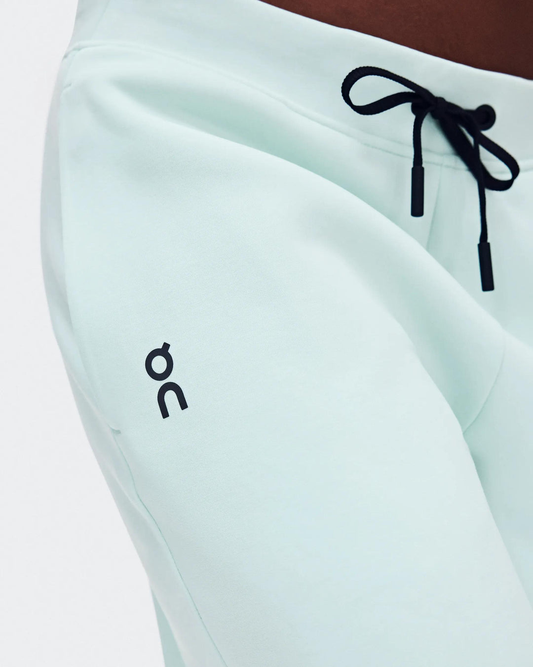 ON Women's Focus Tech Sweatpants - Flurry