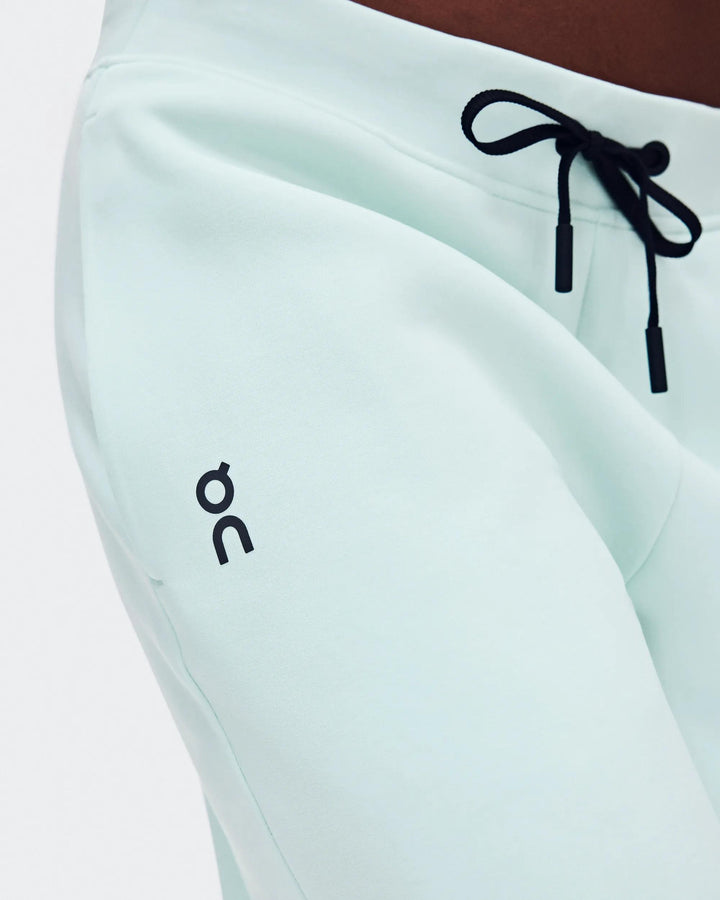 ON Women's Focus Tech Sweatpants - Flurry