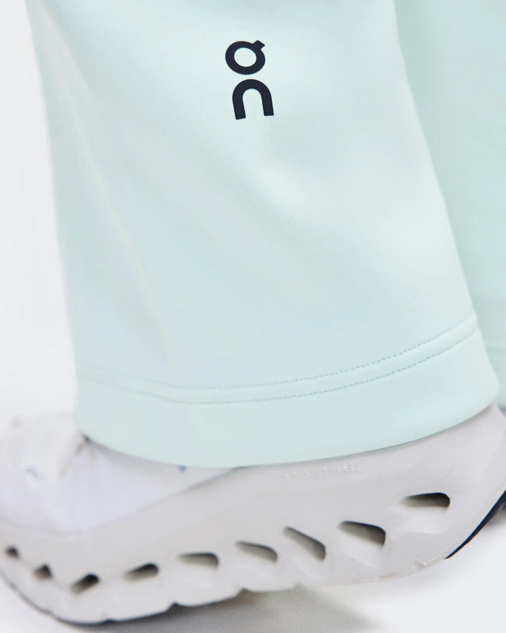 ON Women's Focus Tech Sweatpants - Flurry