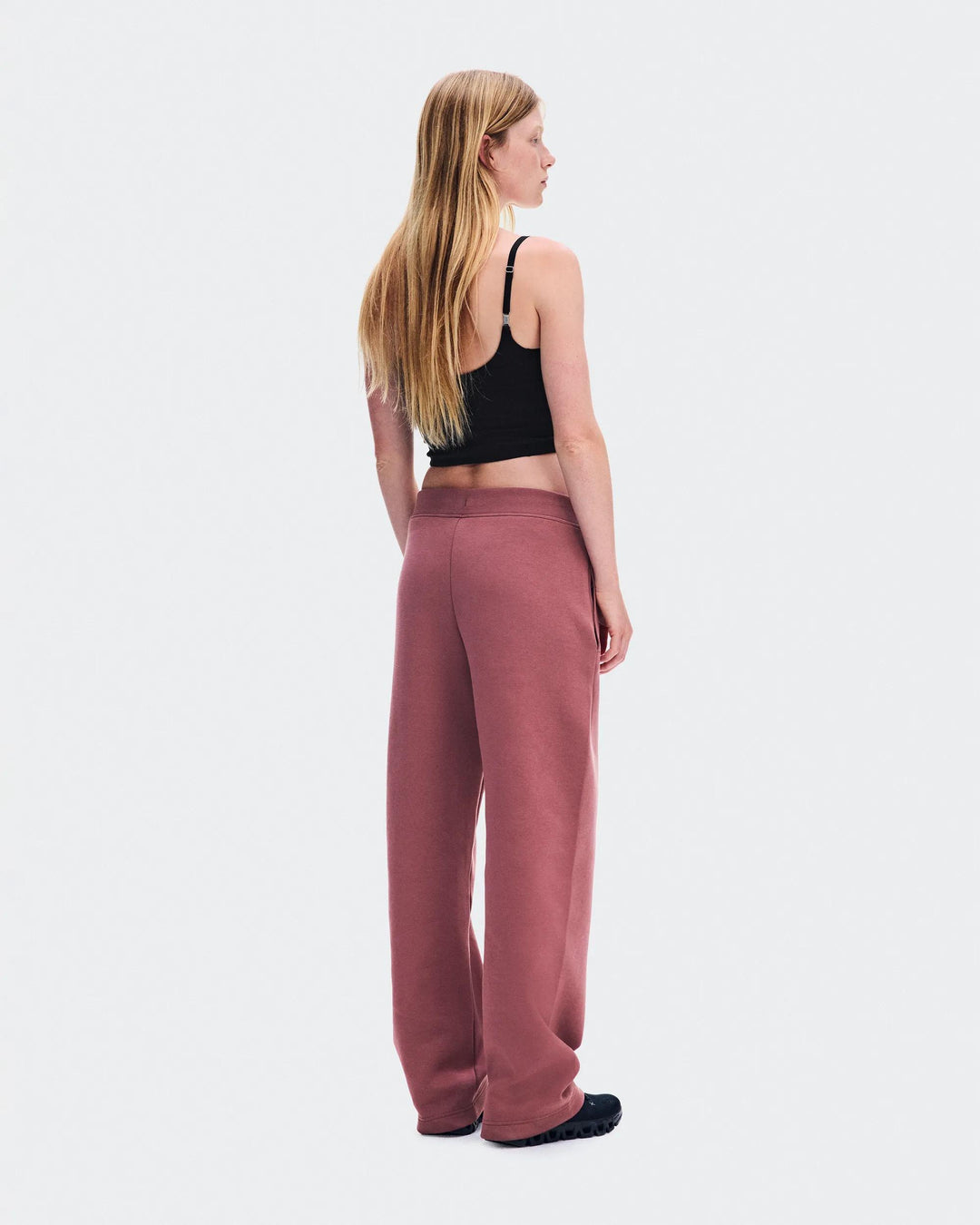 ON Women's Focus Tech Sweatpants - Barberry