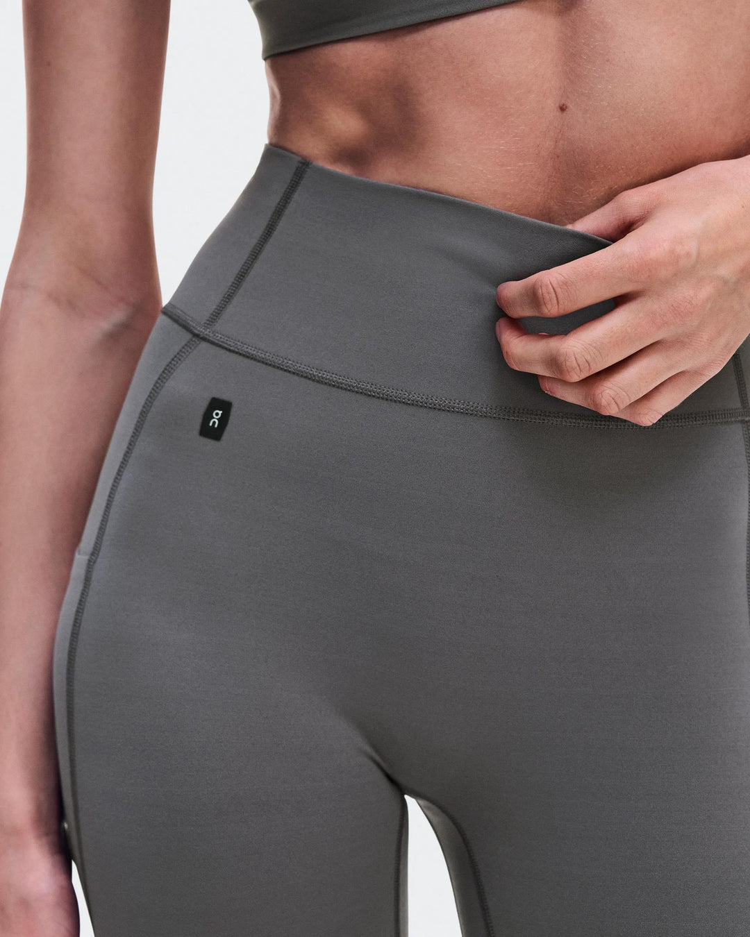 ON Women's Studio Tights 7/8 - Ember