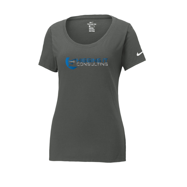 Higgins IT Consulting - Camiseta de cuello redondo de algodón y poliéster Nike Dri FIT para mujer (NKBQ5234)