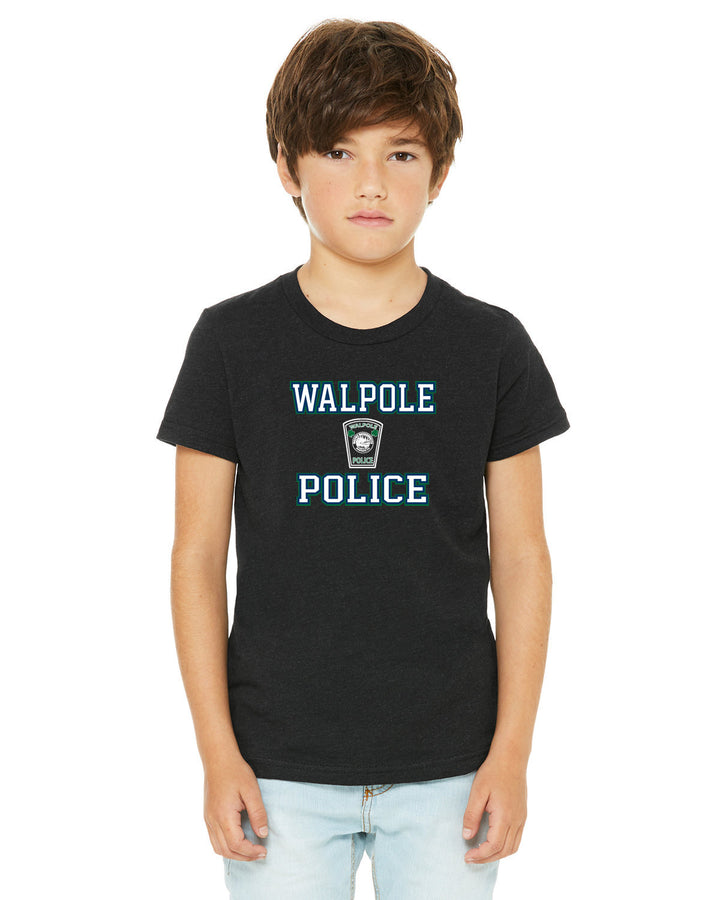 Día de San Patricio 2024 del Departamento de Policía de Walpole: camiseta juvenil con cuello en V Bella + Canvas - 3001YCV