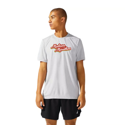 Maratón de Madison 2025 - Camiseta de manga corta ASICS Ready Set para hombre, gris (2011b458) (MM-06)