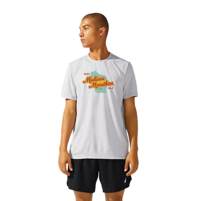 Maratón de Madison 2025 - Camiseta de manga corta ASICS Ready Set para hombre, gris (2011b458) (MM-02)