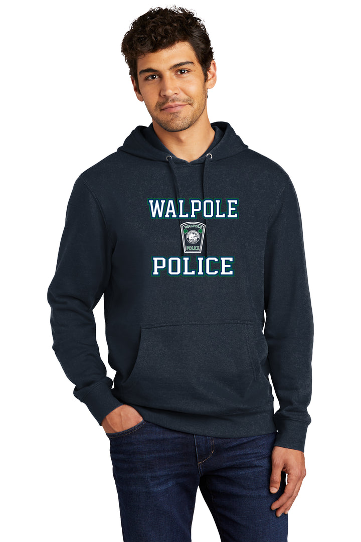 Sudadera con capucha de polar District® VIT™ para adultos del Día de San Patricio 2024 del Departamento de Policía de Walpole - DT6100 