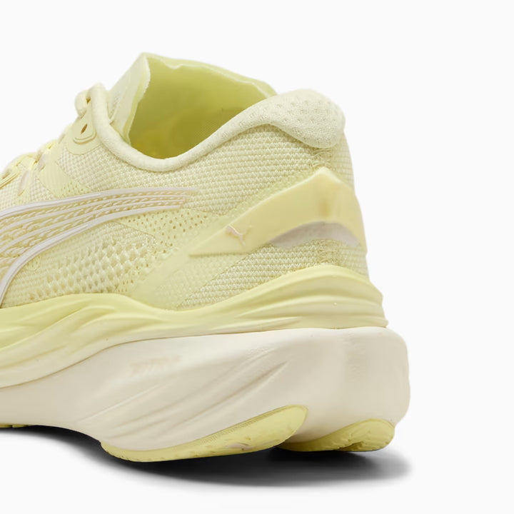 PUMA Womens Deviate Nitro 3 - GOLD MOON-ALPINE SNOW