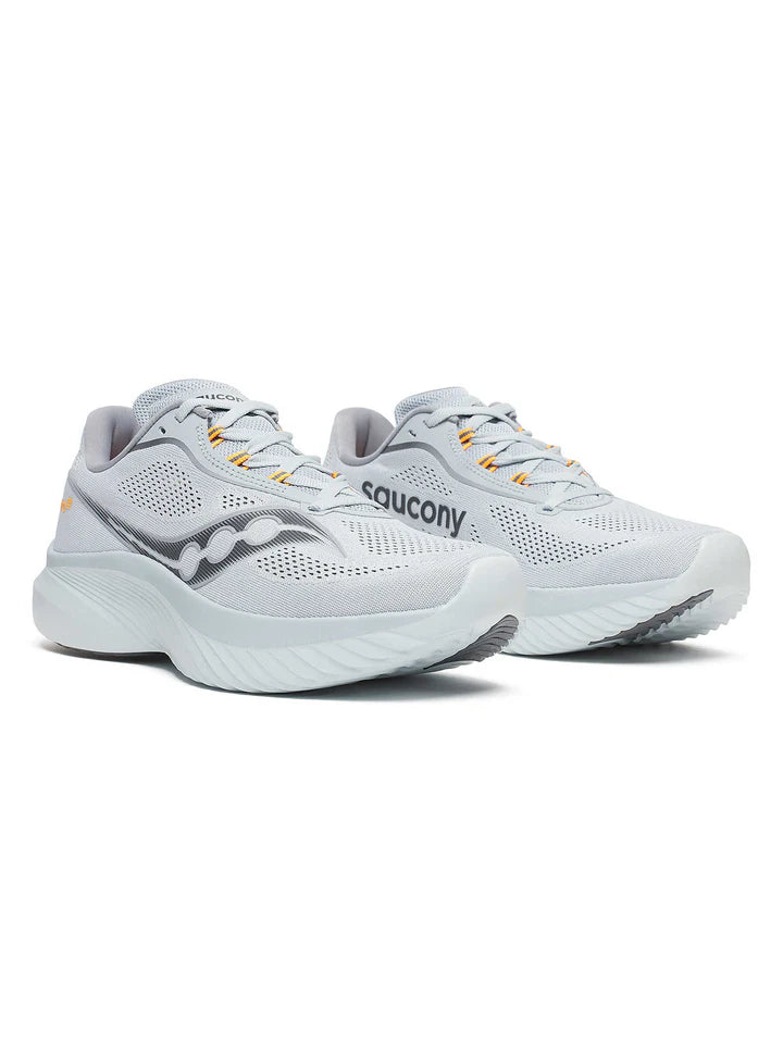 Saucony Kinvara 15 para hombre: granito/sombra (S20967-243)