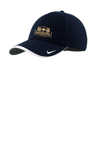 Gorra de rendimiento perforada Nike Dri-FIT de Redbrook Hikers (NKFB6445)