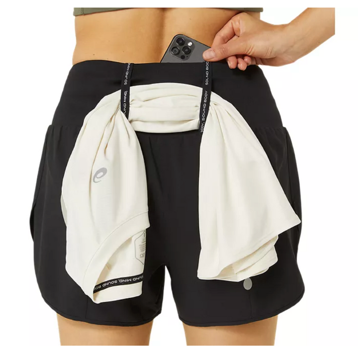 Pantalón corto de carretera de 3,5" de Asics Performance para mujer, color negro (2012C965-600)