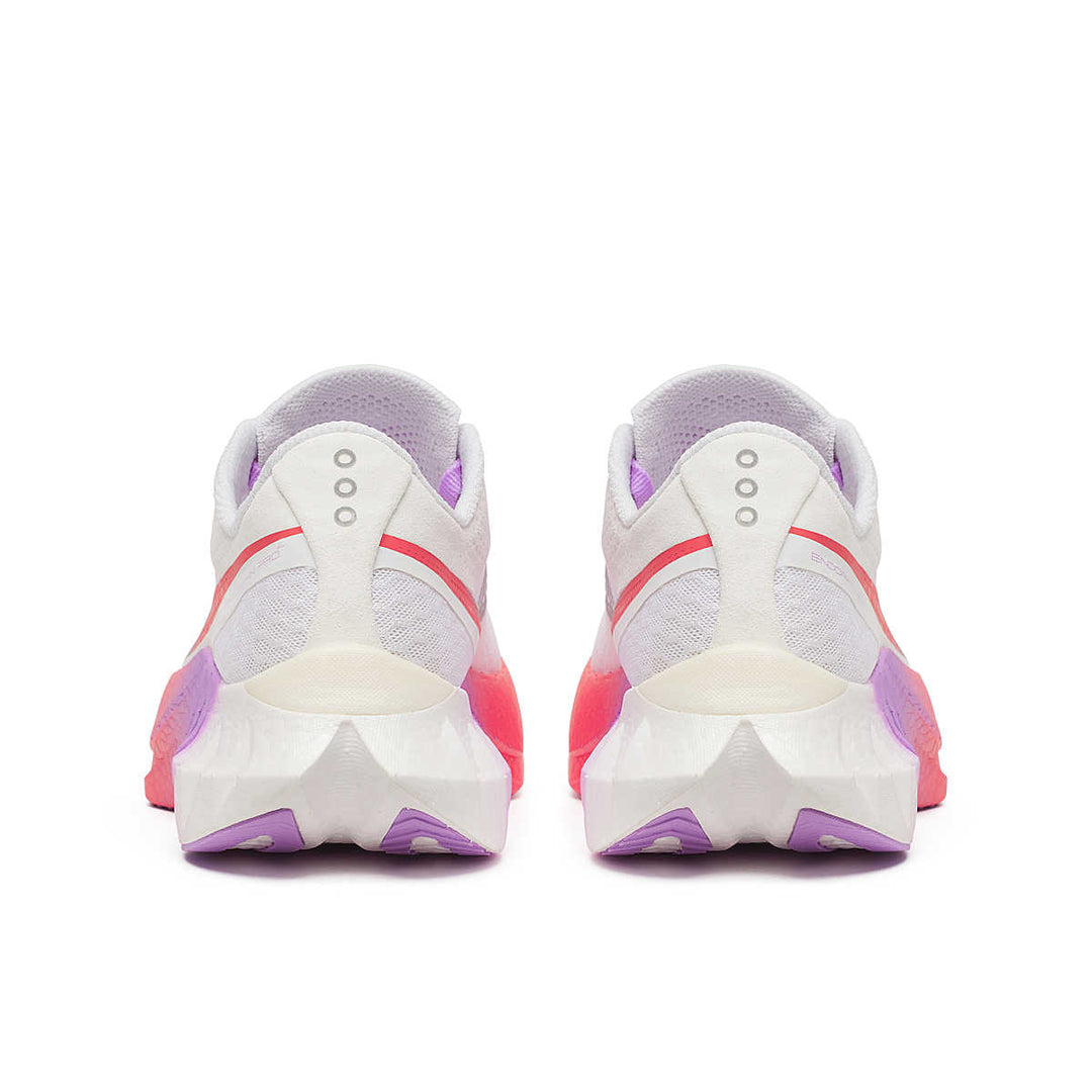 Women's Saucony Endorphin Pro 4 - White Crocus