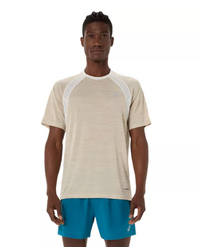 Camiseta ASICS Road SS para hombre, color crema (2011D453)