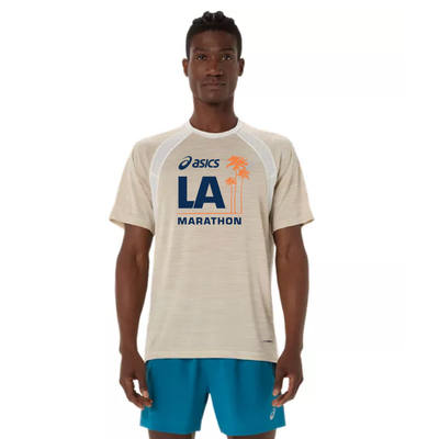 Maratón de Los Ángeles ASICS 2026 - Camiseta de manga corta ASICS para hombre, color crema (2011D453) (LA26-04)