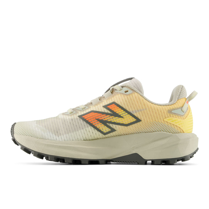 New Balance Womens Fuelcell Rebel Trail - WHITE PEACH