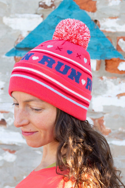 Gorro con pompón Relay Active Run, color cereza (SQ4126723)